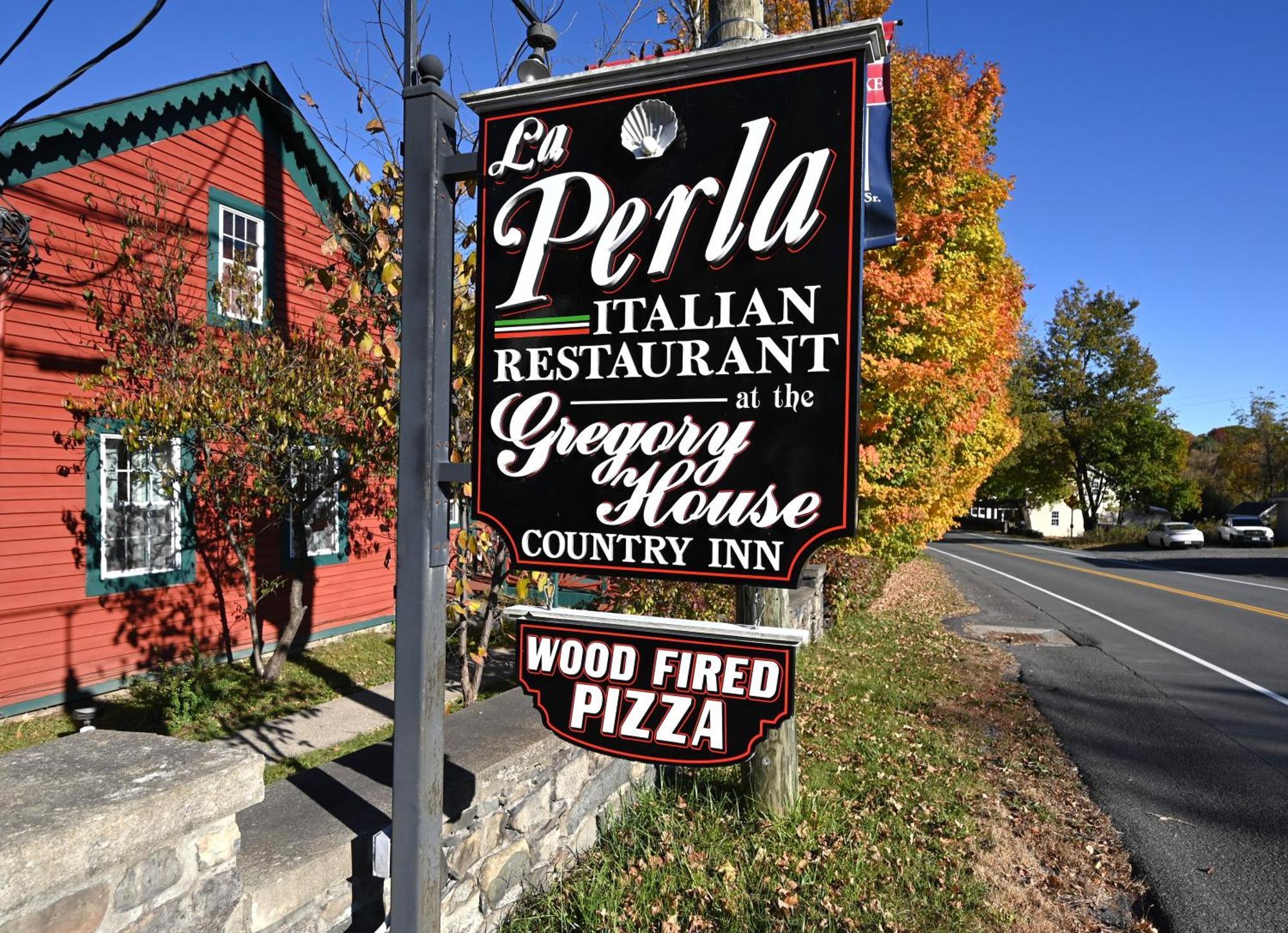 La Perla Restaurant & Country Inn Averill Park ภายนอก รูปภาพ
