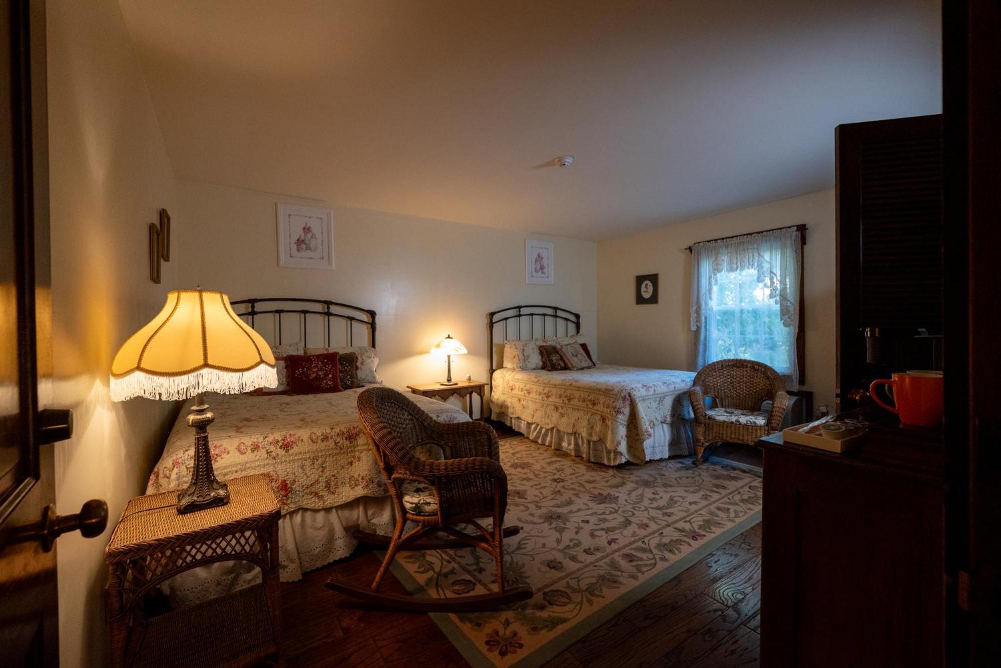 La Perla Restaurant & Country Inn Averill Park ภายนอก รูปภาพ